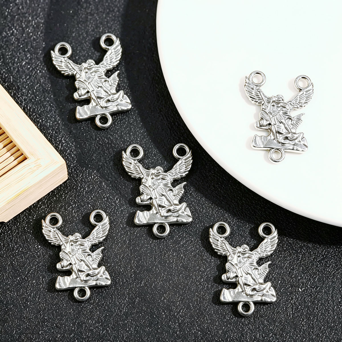 20 Stück St. Michael Anhänger, – Jewelry Making Michaels Bewertung und Preis